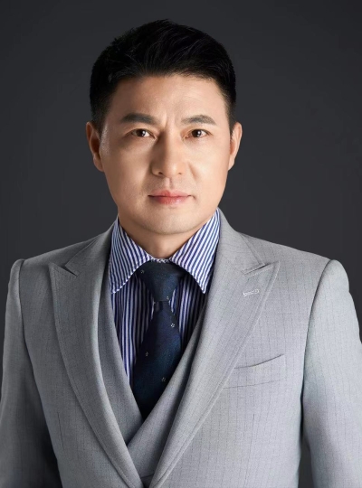 李伟